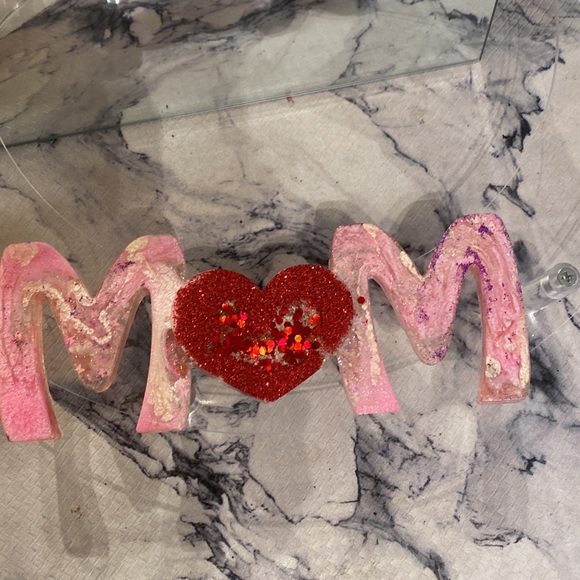 “MOM”Standing Epoxy Phrase! Beautiful! Premium Grade Materials & Glass Glitter❤️ - Picture 5 of 13